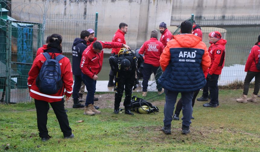 Kayıp öğretmenin cesedi dalgıç polislerce Porsuk Çayı'nda bulundu