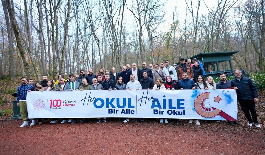 Milli Eğitim Bakanı Tekin, İstanbul'da öğretmenlerle doğa yürüyüşü yaptı