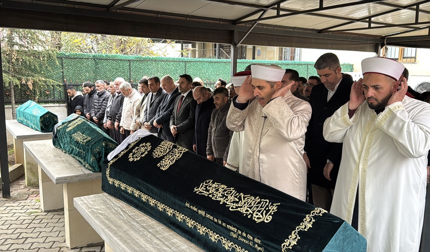 Pendik'te yangında ölen 3 çocuk son yolculuğuna uğurlandı