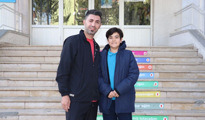 Sivas'ta nefes borusuna mandalina kaçan öğrenciyi öğretmeni Heimlich manevrasıyla kurtardı