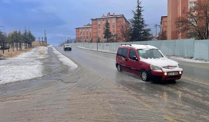 Van'da kar nedeniyle 17 yerleşim yerine ulaşım sağlanamıyor