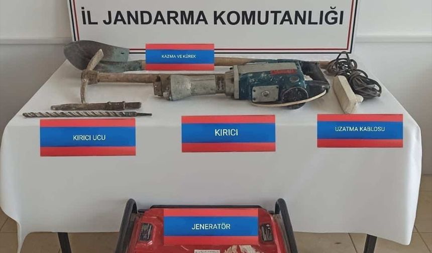 Yozgat'ta izinsiz kazı yapan 3 zanlı suçüstü yakalandı