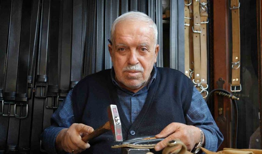 2 metrekarelik dükkanda 48 yıldır mesleğini icra ediyor