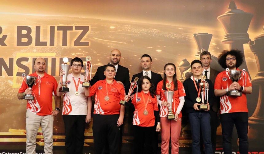 Bakan Bak’tan dünya şampiyonu olan milli satranççılara tebrik mesajı