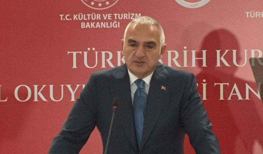 Bakan Ersoy: Genel Okuyucu Dizisi ile başlatılan 100 kitaplık proje, 'tarih sıkıcı ve anlaşılmazdır' algısını kıracak