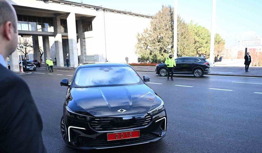 Bakan Kacır bütçe görüşmelerine Togg T10F ile geldi