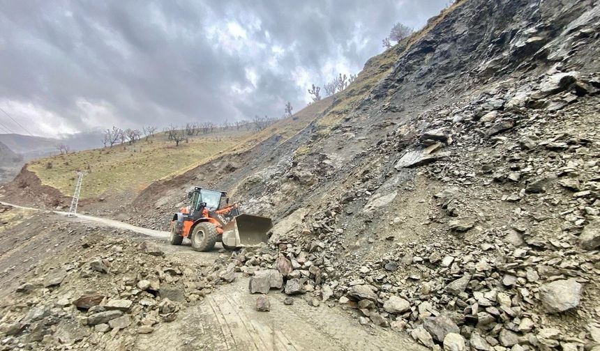 Batman’da şiddetli yağışlarla birlikte bazı köy ve mezra yolları ulaşıma kapandı