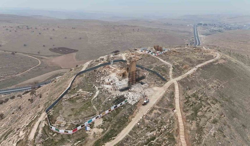 Bir yılda 400 bin kişi 3 bin yıllık kaleye çıktı