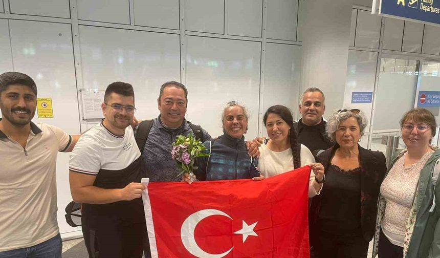 Dünyanın en yüksek 2.dağına tırmanıp tarihe geçen Türk kadın dağcı o anları anlattı