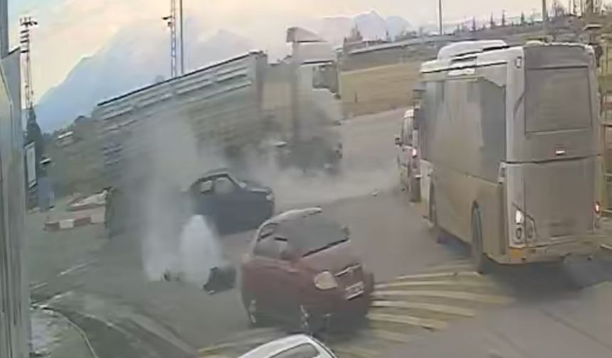 Karaman'da kamyon otomobile çarptı: 2 yaralı