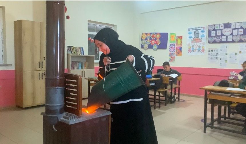 Kırsalın iki kadın öğretmeni zorluklara rağmen eğitimi omuzluyor