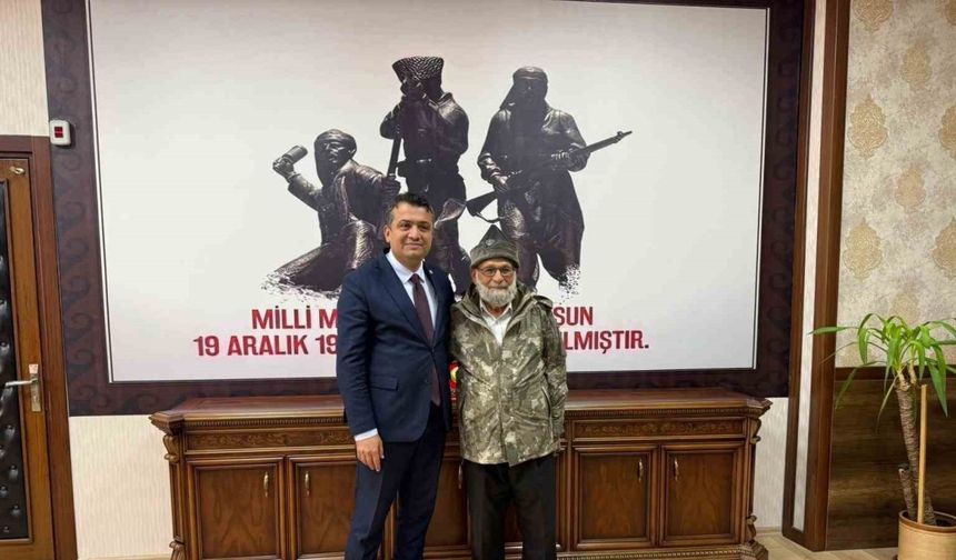 Mandalinaları Mehmetçiğe ulaştıran elmacı dede, Dörtyol’a selamla döndü