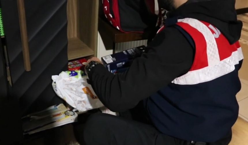 Mersin’de sosyal medya dolandırıcılarına jandarma operasyonu