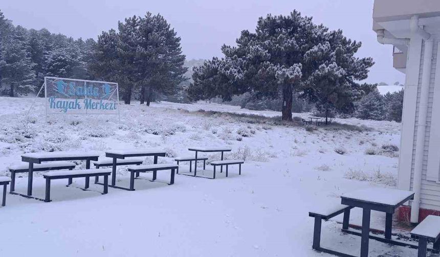 Salda'ya mevsimin ilk karı yağdı