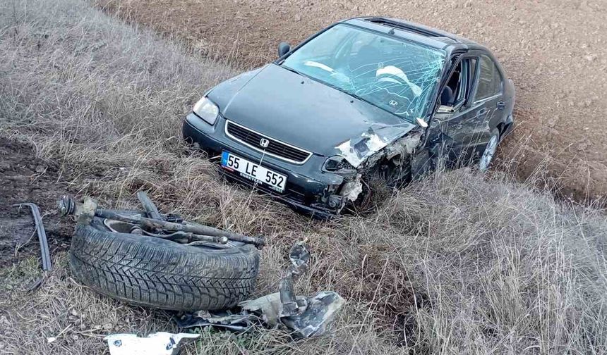 Tokat'ta iki otomobil kafa kafaya çarpıştı: 3 yaralı