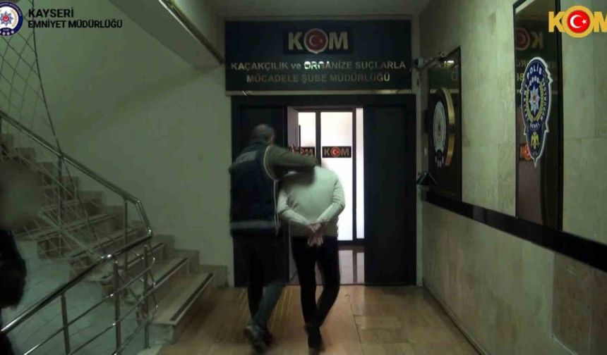 Yüksek maliyetli kanser ilaçlarını usulsüz şekilde temin edip kamuyu 88 milyon zarara uğrattılar