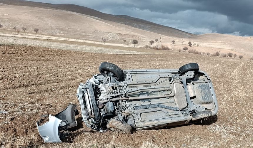 Afyonkarahisar'da tır ile otomobil çarpıştı, 5 kişi yaralandı