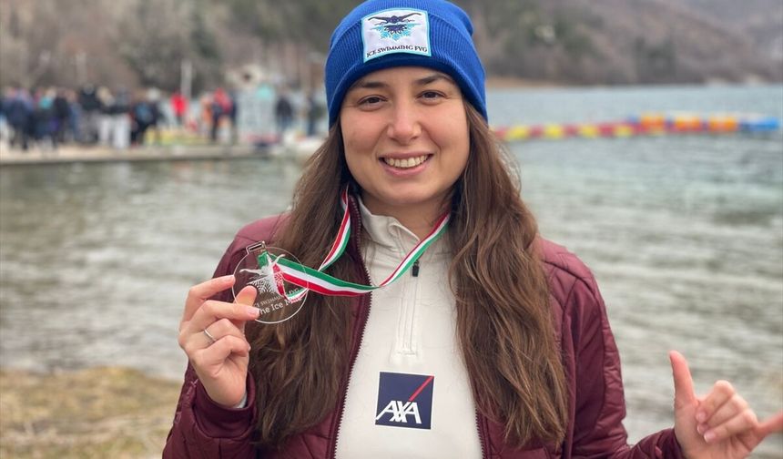 Bengisu Avcı, buz yüzmede Türkiye rekoru kırdı