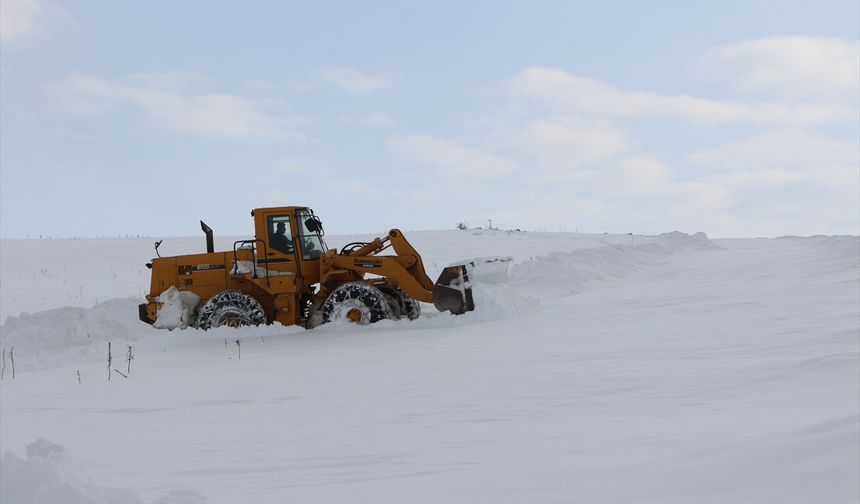 Bingöl'ün Karlıova ilçesinde kardan kapanan köy ve mezra yollarının tamamı ulaşıma açıldı
