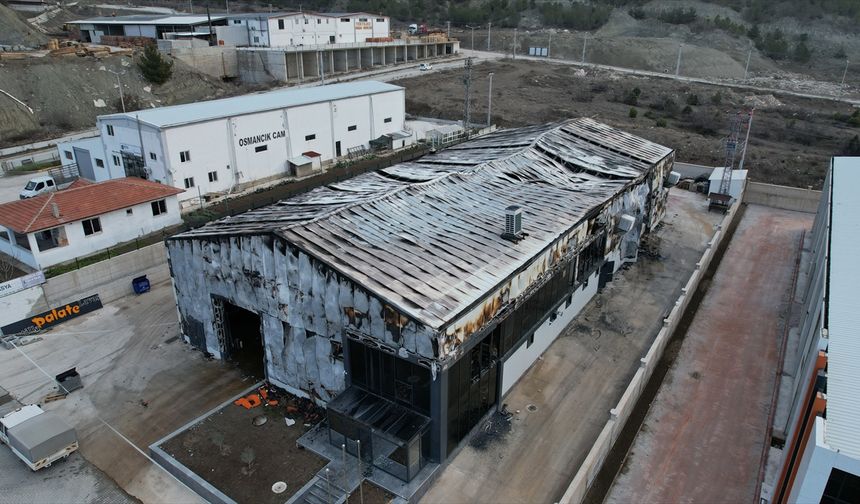 Çorum'da yangın çıkan lavaş fabrikası kullanılamaz hale geldi