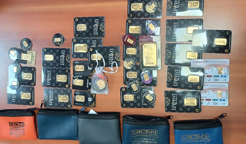 Eskişehir'de yolda düşürülen ve içinde altın bulunan çanta sahibine teslim edildi