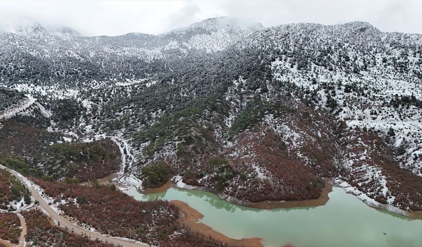 Isparta'daki kış manzaraları havadan görüntülendi