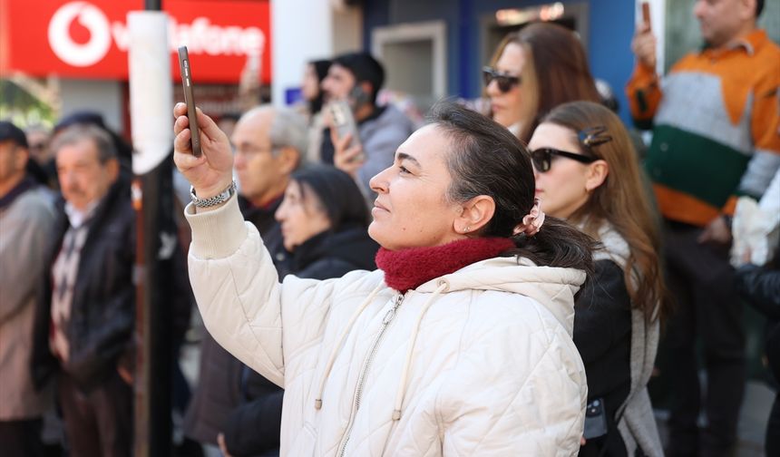Kırklareli'nde mehter gösterisi eşliğinde kandil simidi dağıtıldı
