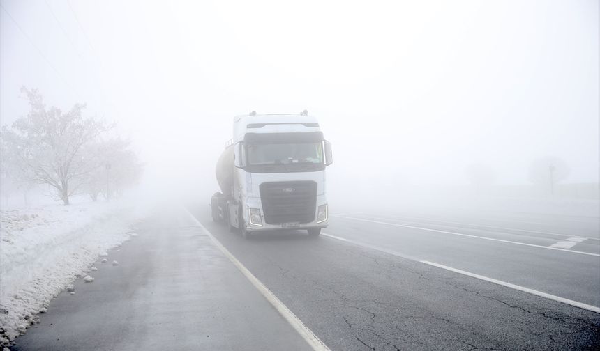 Van ve Bitlis'te 33 yerleşim yerine ulaşım sağlanamıyor