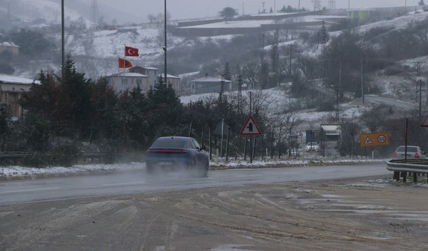 Yalova'nın yüksek kesimlerinde kar yağışı etkili oluyor