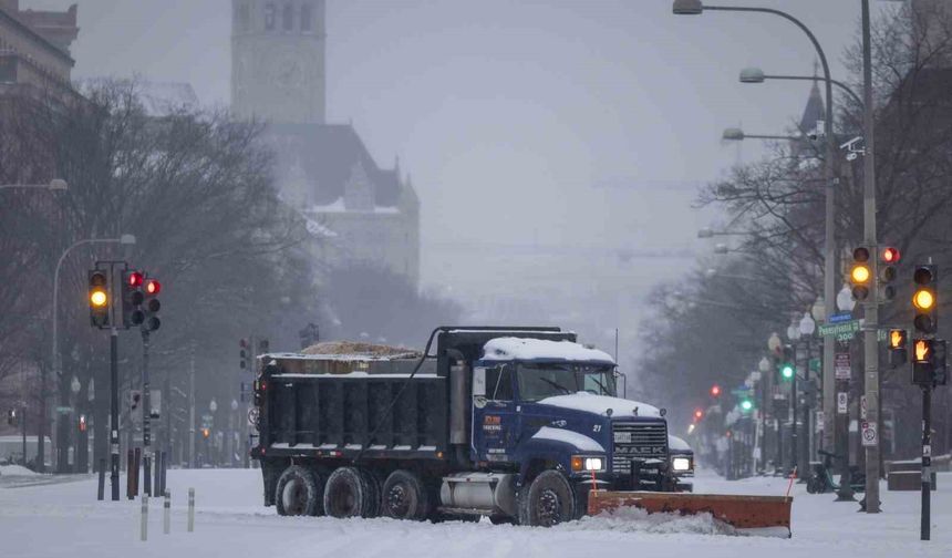 ABD'de kar fırtınasında 800 binden fazla kişi elektriksiz kaldı