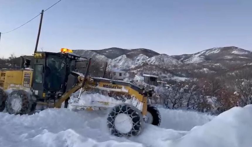 Bingöl'de kapalı köy yollarının büyük bölümü ulaşıma açıldı: 24 köy yolunda çalışmalar sürüyor