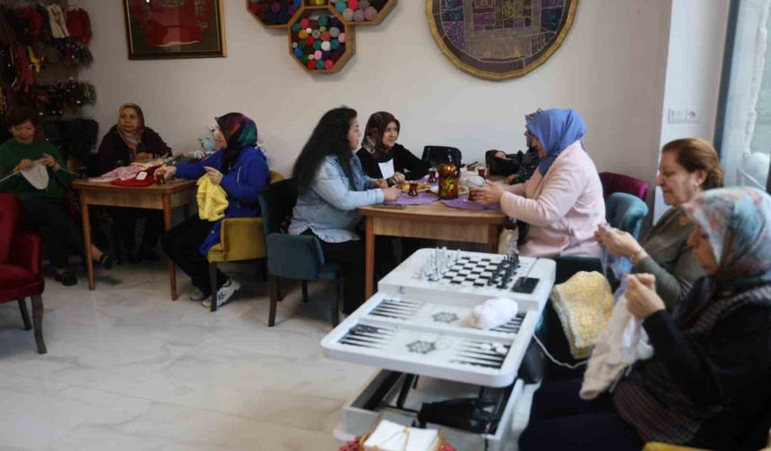 Bu kafeye erkekler giremiyor