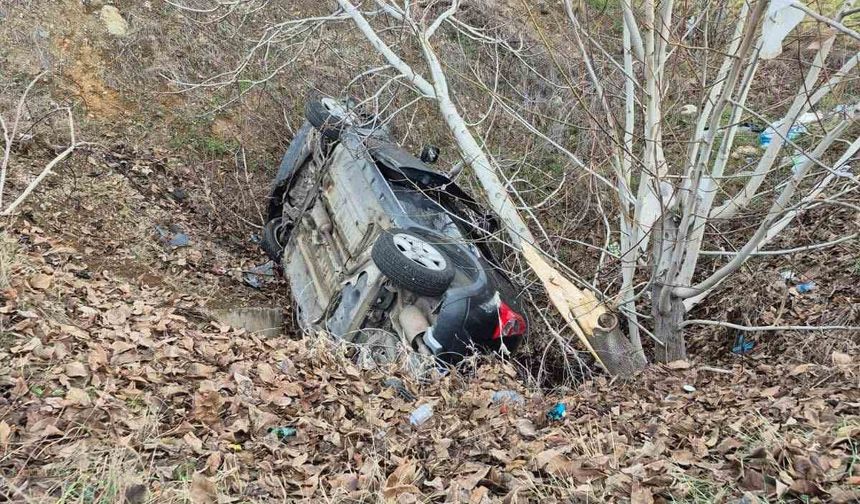Burdur'da otomobil şarampole devrildi: 4 yaralı
