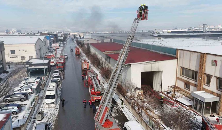 Fabrika yangını havadan görüntülendi