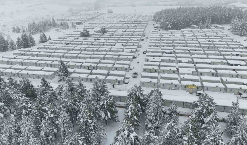 Kar kalınlığının 1 metreyi bulduğu Doğanşehir havadan görüntülendi