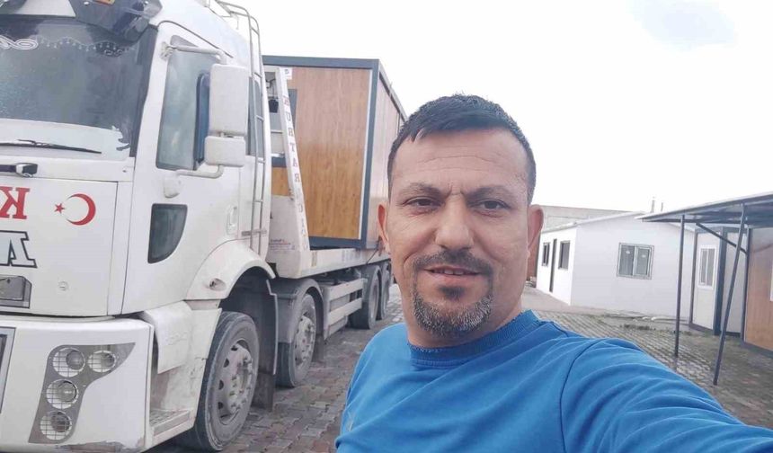 Manisa'da otomobil elektrik direğine çarptı: 1 ölü, 2 yaralı