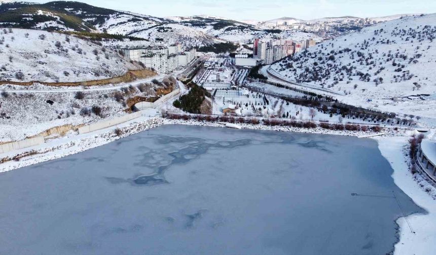 Yozgat'ta kar yağışının ardından soğuk hava etkili oldu, göletler dondu