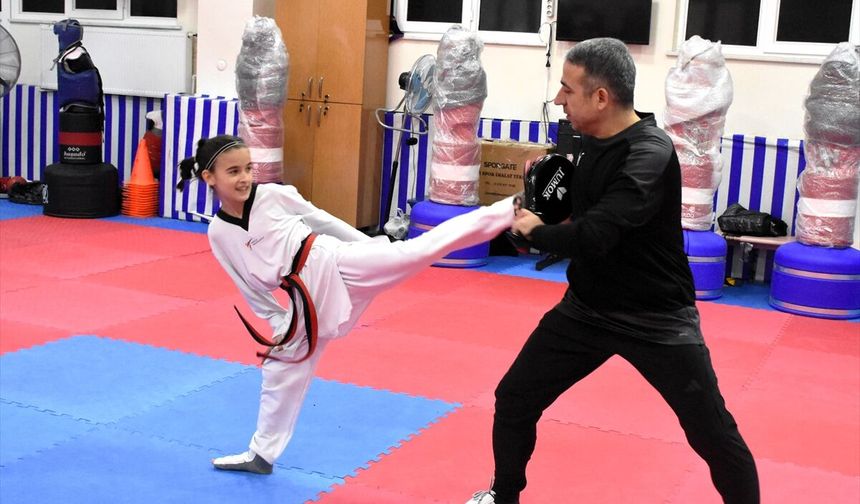 Aksaraylı baba-kız, tekvando şampiyonasında altın madalya almanın gururunu yaşıyor