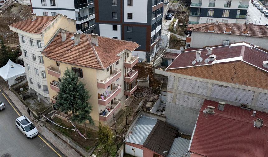 Ankara'nın Gölbaşı ilçesinde istinat duvarının çökmesi nedeniyle 5 apartman tahliye edildi
