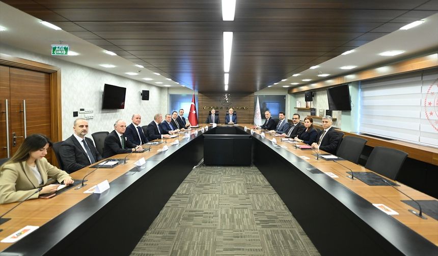 Bakan Ersoy, İsveç Süryani Cemaati heyetiyle görüştü