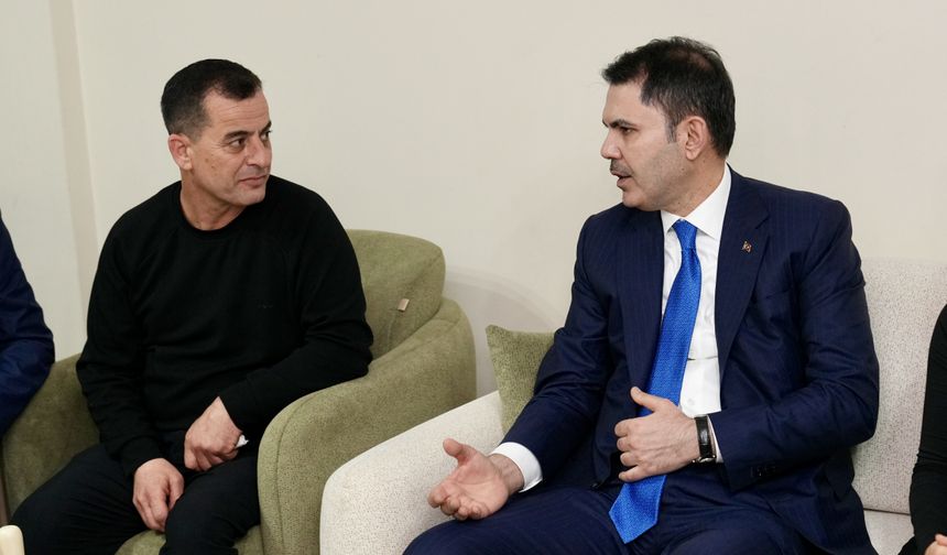 Bakan Kurum, Gaziantep'te depremzede ailenin yeni evine misafir oldu