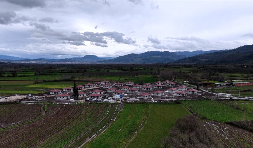 Bakan Kurum, Sındırgı'daki afet konutları ile hak sahibi vatandaşların görüntülerini paylaştı: