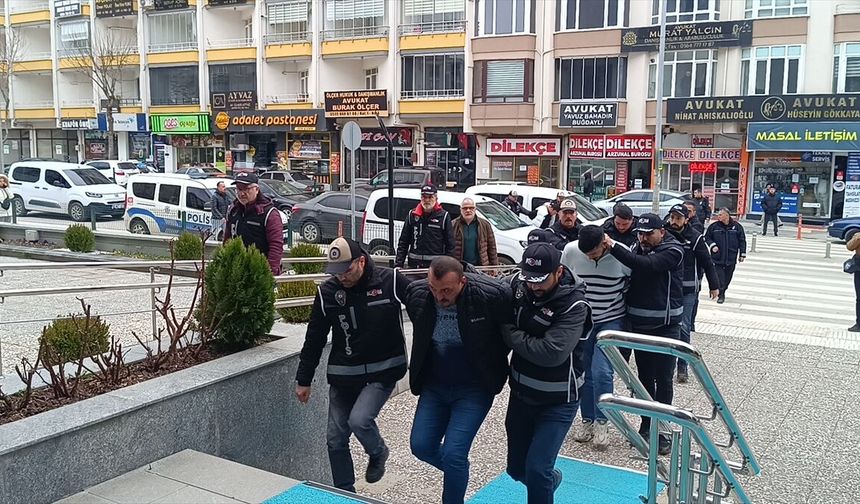 Çorum'da 2 iş yerine silahlı saldırı düzenlenmesine ilişkin 8 şüpheli gözaltına alındı