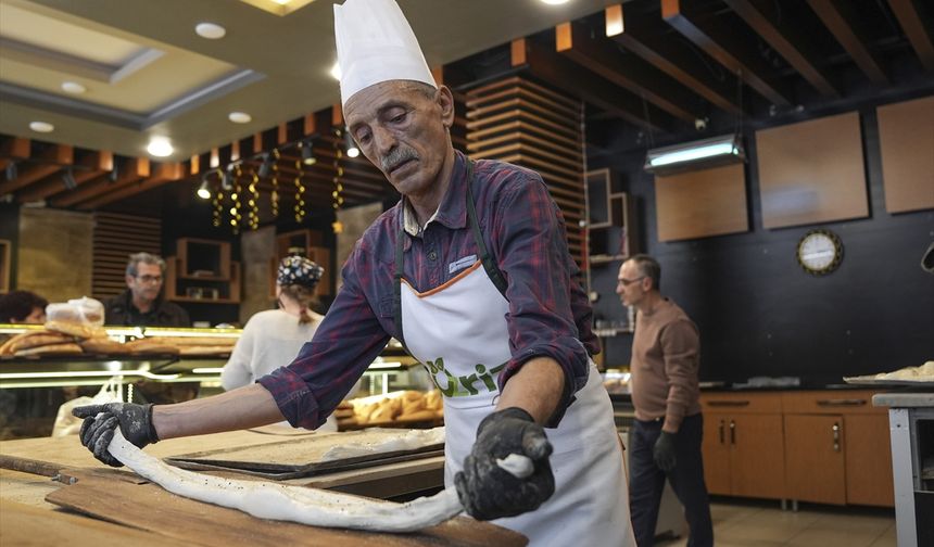 İftar sofralarının vazgeçilmez lezzeti pide için fırınlarda hazırlıklar tamam