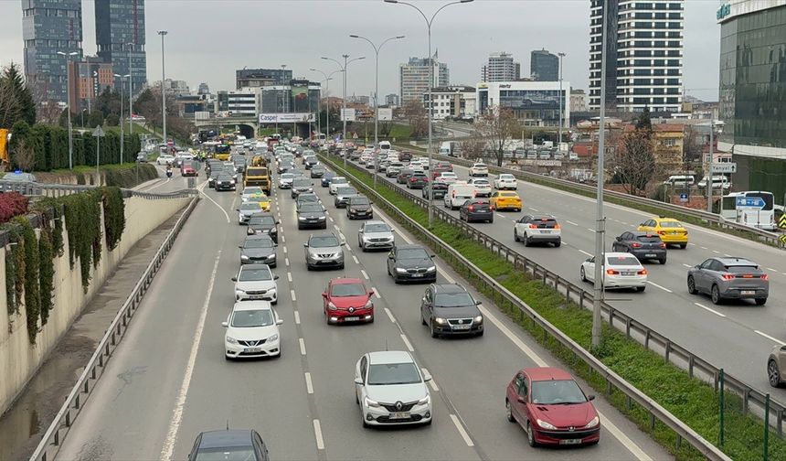 İstanbul Anadolu Yakası'nda trafik yoğunluğu yüzde 80'e ulaştı