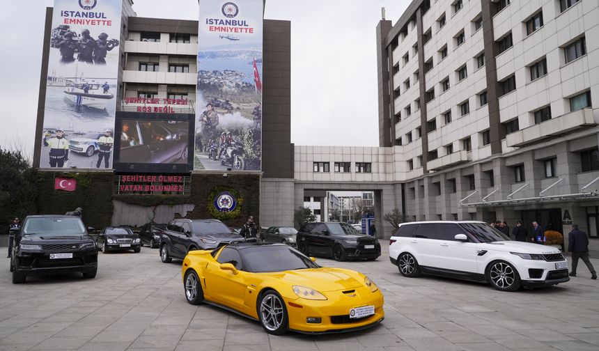 İstanbul'da lüks otomobil kaçakçılığı operasyonunda 14 şüpheli yakalandı