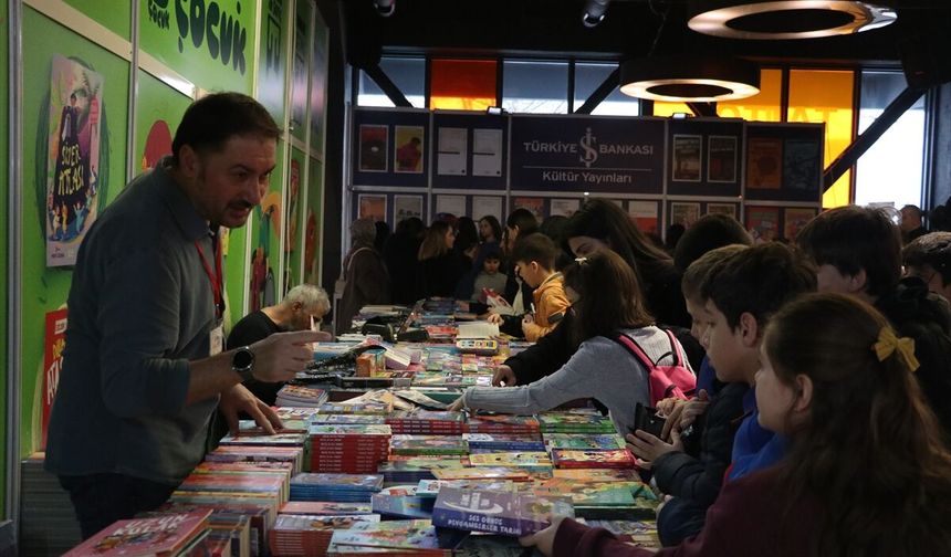Sakarya'da 'Çocuk Edebiyatı Fuarı' kapılarını açtı