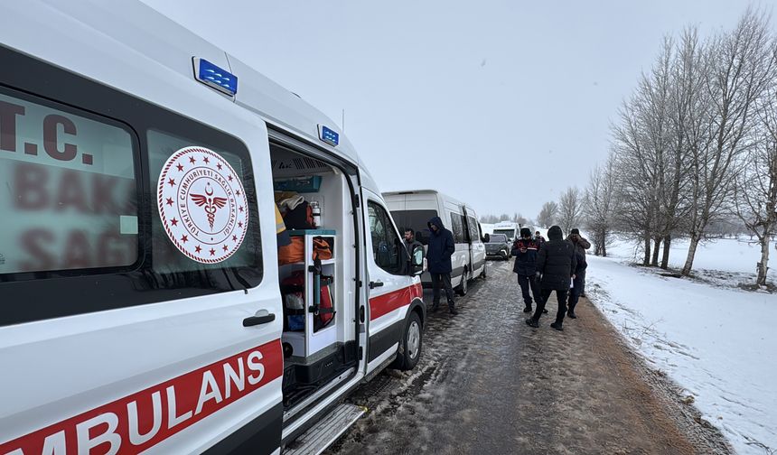 Sivas'ta öğrenci servisinin devrildiği kazada 10 kişi yaralandı
