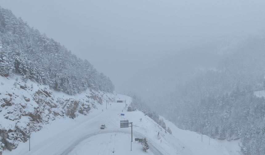 Zigana Dağı'nda kar etkili oldu