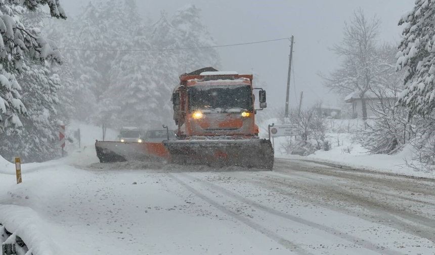 Ahmetusta geçidi'nde kar mesaisi: Ekipler seferber oldu